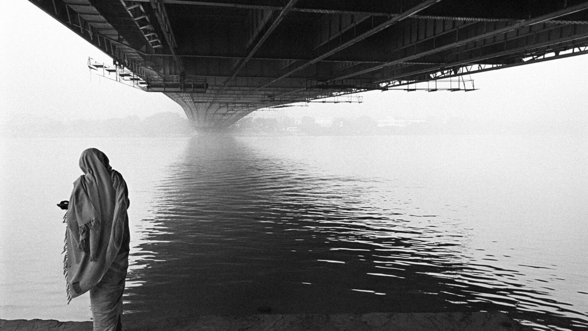 Howrah Bridge – The Lady in White